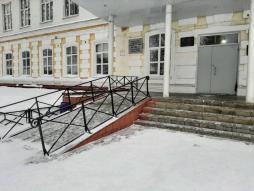 Вход в школу